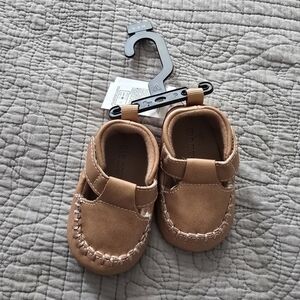 Old Navy 3-6m Moccasins NEW